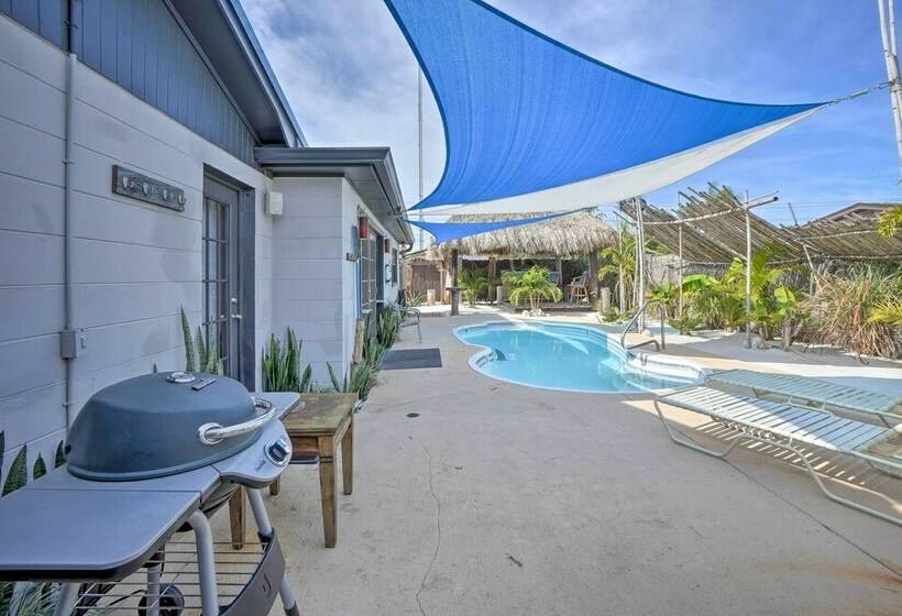 Sunny Haven W/ Private Tiki Bar   6 Mi To Beach!