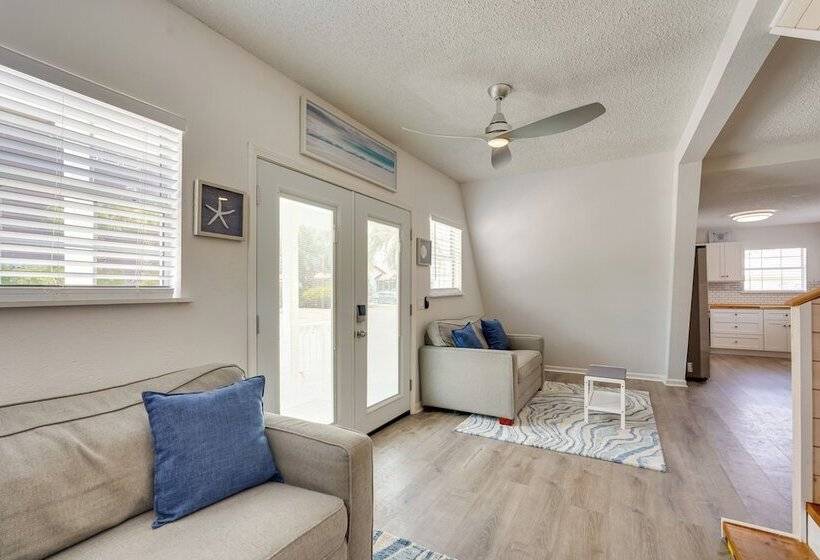 A Frame Family Home Near Beach: Beach Gear!