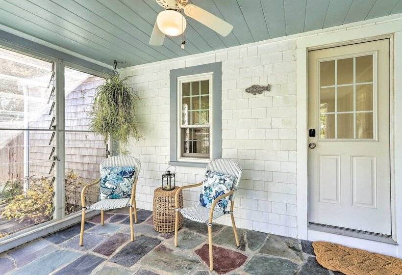 Walkable Dennis Cottage: The Blue Scallop