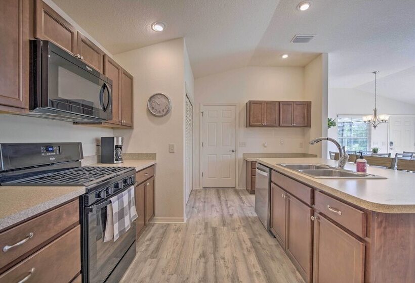 The Villages Retreat W/ Lanai & Lake Views!