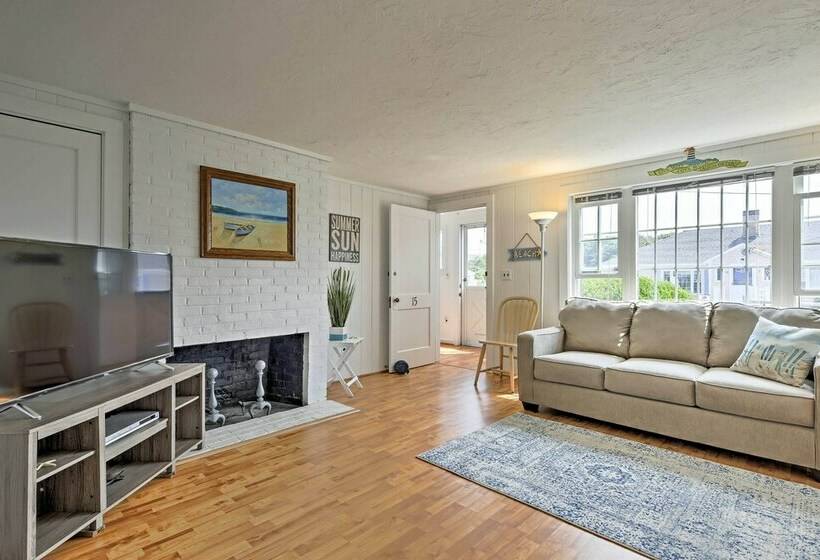 Cape Cod Retreat: Patio, Walk To Craigville Beach