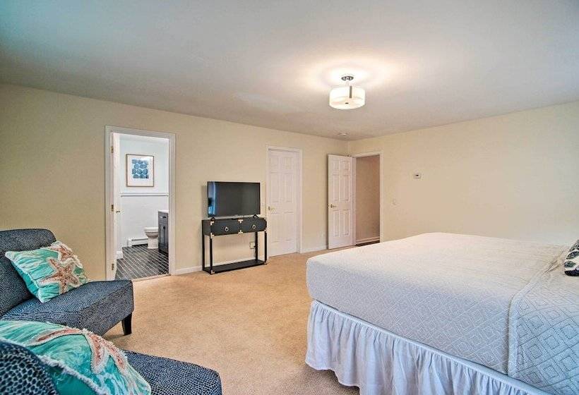Updated Falmouth Family Home ~ 2 Mi To Beach!