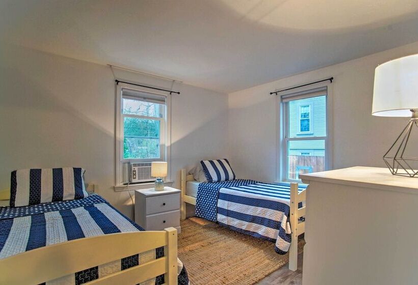 Updated Yarmouth Escape Near Swan Pond + Beaches!