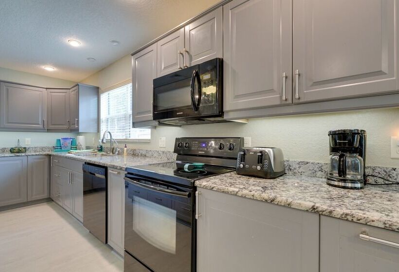 Dock & Lanai: Waterfront Home In Dunnellon