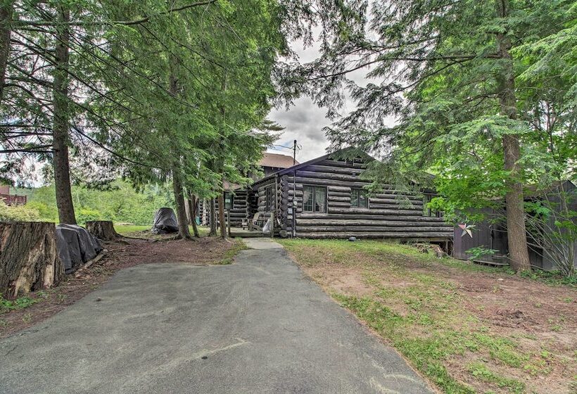 Waterfront Lake George Cabin: Walk To Water