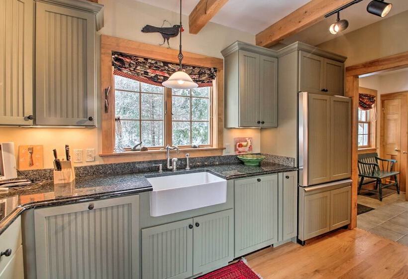 Architect Designed Franconia Home: Hot Tub & Views