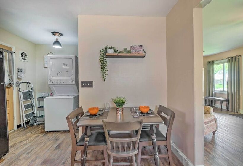 Ashtabula Home Near Walnut Beach + Eateries!