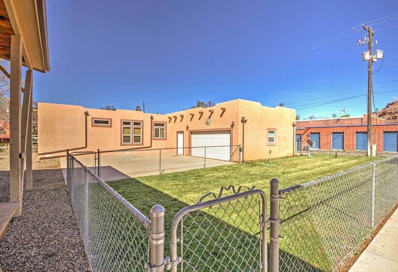 Beautiful Kanab Home W/ Yard   Walk To Restaurants