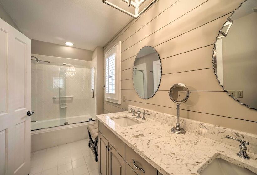 Beautiful Trillium Home Next To Waterfall!