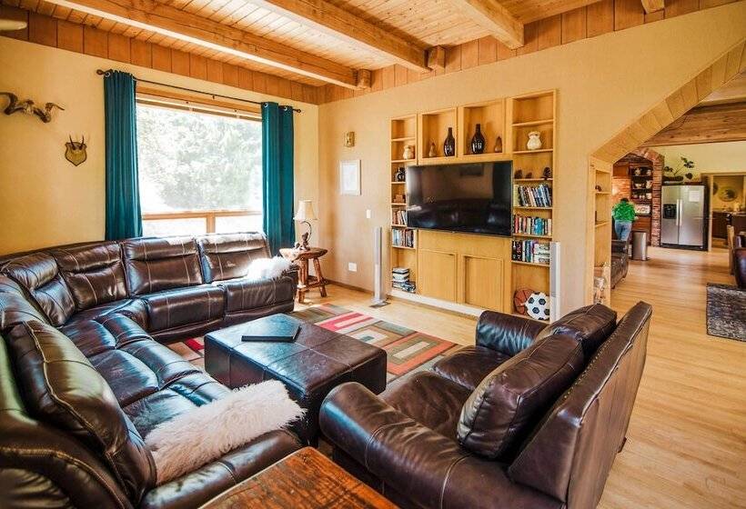 Big House Lodge    Cle Elum Retreat On 8 Acres!