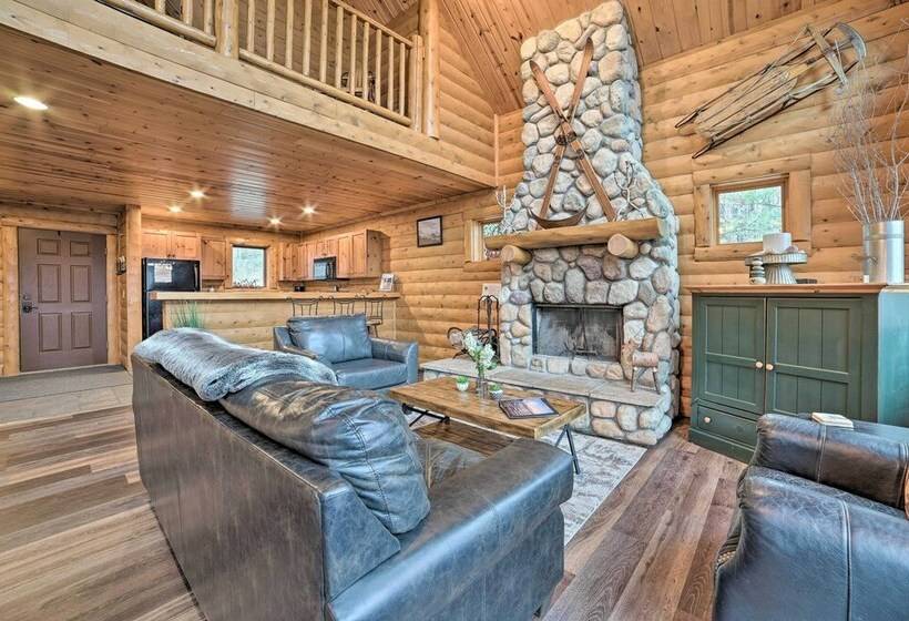 Boyne Mountain Cabin W/ Hot Tub: Near Resort!
