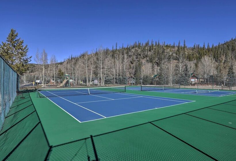 Resort Perks & Mtn Views: Breckenridge Cabin!