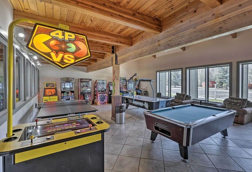 Resort Perks & Mtn Views: Breckenridge Cabin!