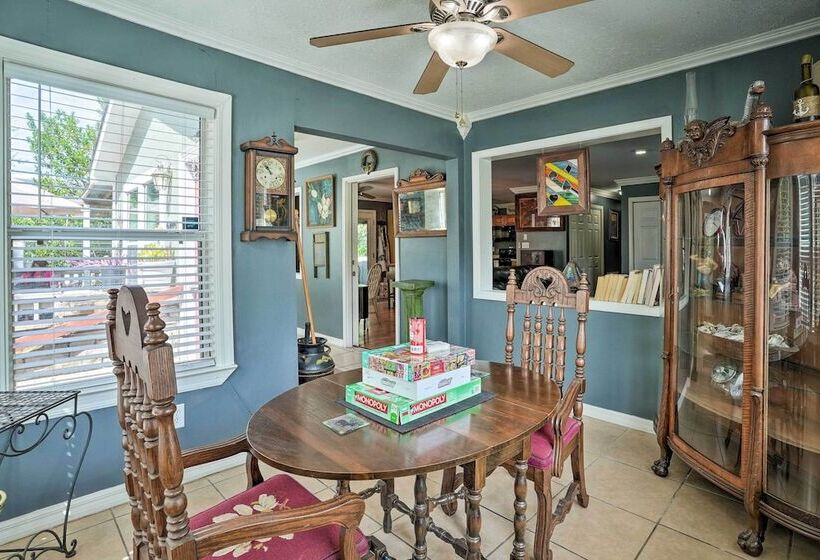 Charming Home W/ Yard, Walk To Beach & Casino