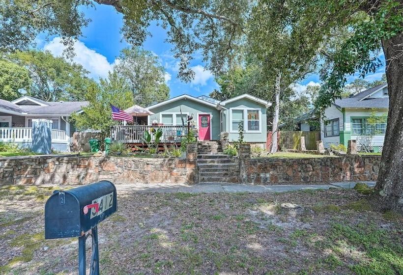 Charming Home W/ Yard, Walk To Beach & Casino
