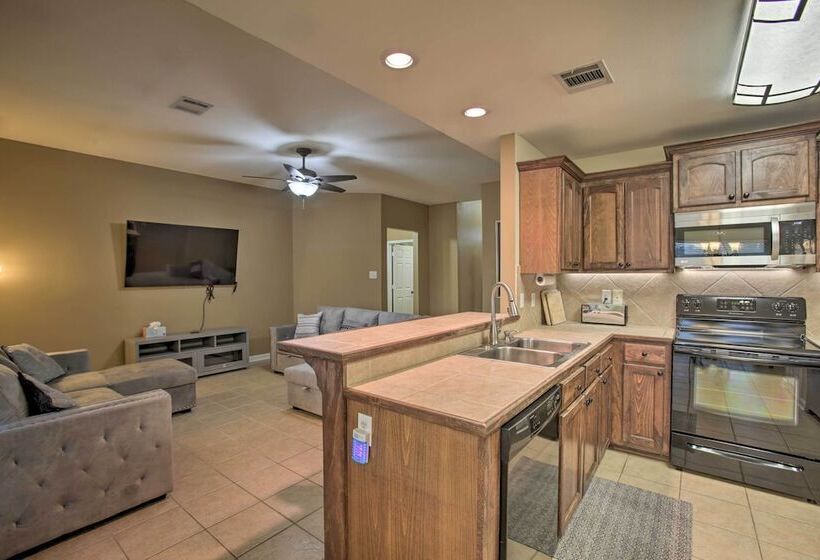 Charming Louisiana Home   21 Mi To Lsu!