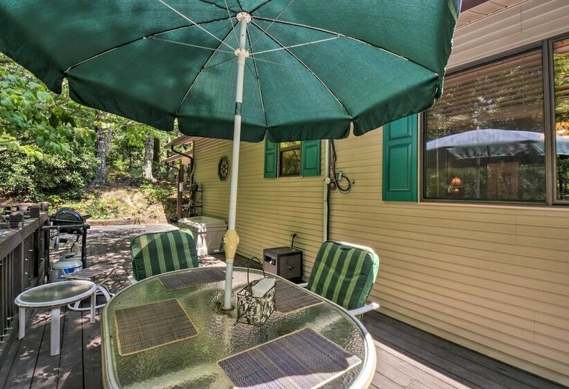 Charming Murphy House W/ 2 Decks Near Trails!