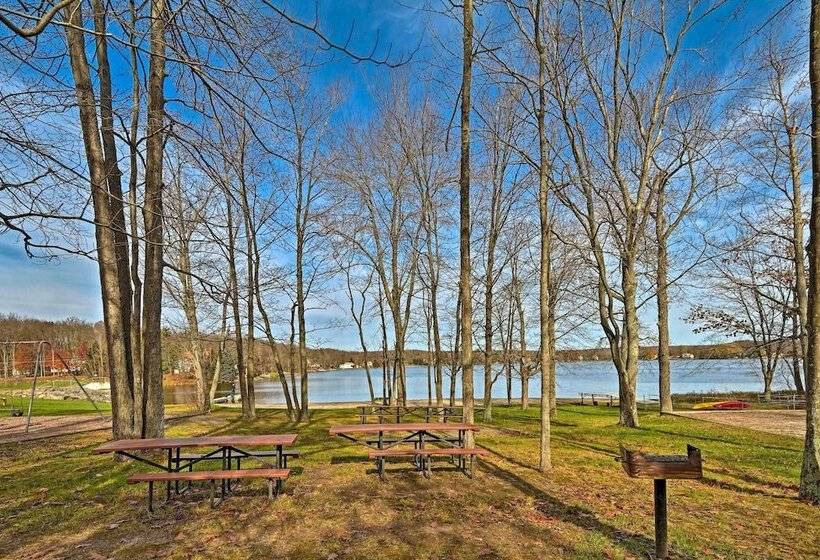 Walk To Arrowhead Lake: Cabin W/ Private Hot Tub!