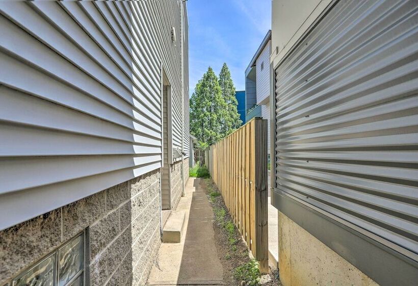 ~ 2 Mi To Downtown   Cozy Cleveland Unit