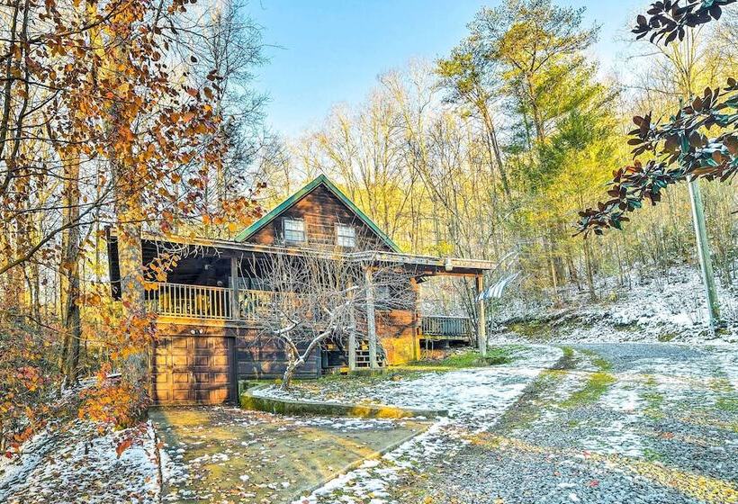 Cozy Tellico Plains Cabin W/ Large Mountain Creek!