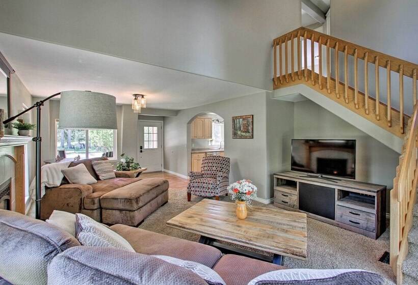 Creekfront Lincoln Home, Steps From Downtown!