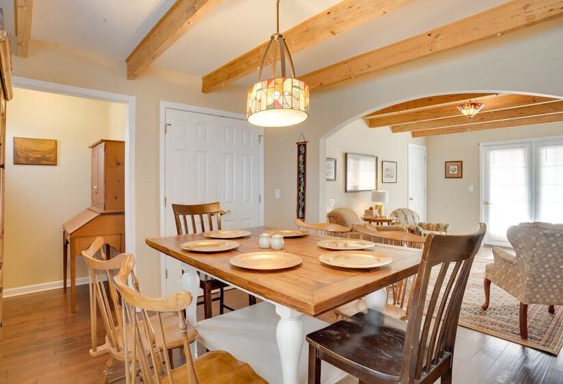 Cumberland Cottage    2 Blocks To Downtown Dover!