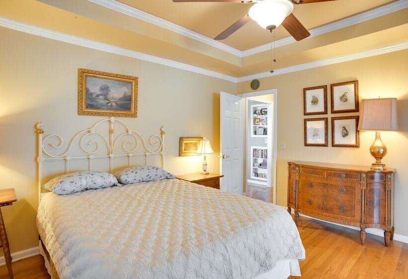 Cumberland Cottage    2 Blocks To Downtown Dover!
