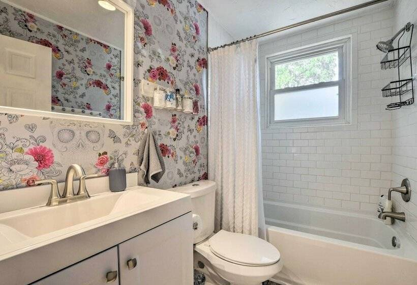 Eclectic Durham Home W/ Deck < 2 Mi To Dtwn!