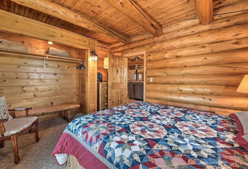 Exquisite Log Home With Lander Valley Views!
