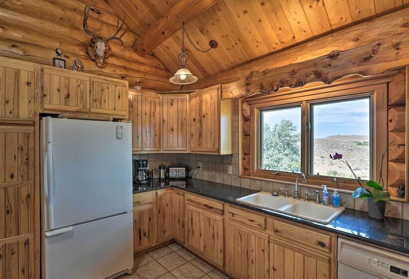 Exquisite Log Home With Lander Valley Views!