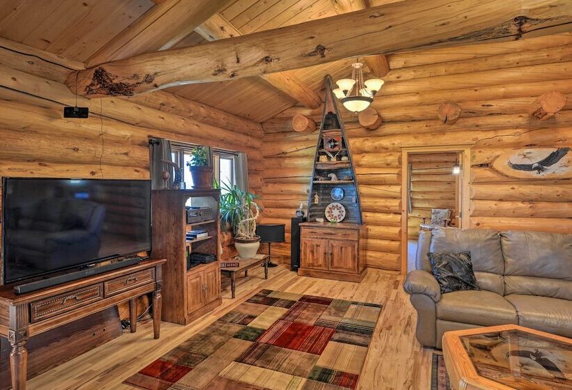 Exquisite Log Home With Lander Valley Views!