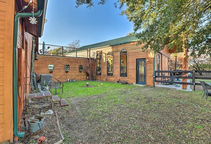 Banquet Hall & Pool: Expansive Forestburg Ranch!