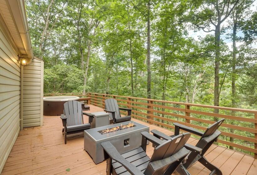 Fully Renovated Broadway Cabin W/ Private Hot Tub!