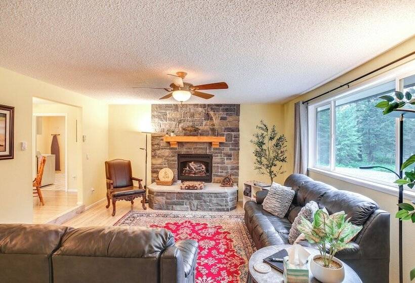 10 Mi To Silverwood: Secluded Getaway!