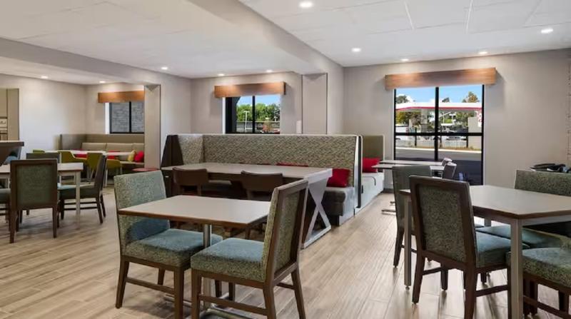 هتل Hampton Inn Concord