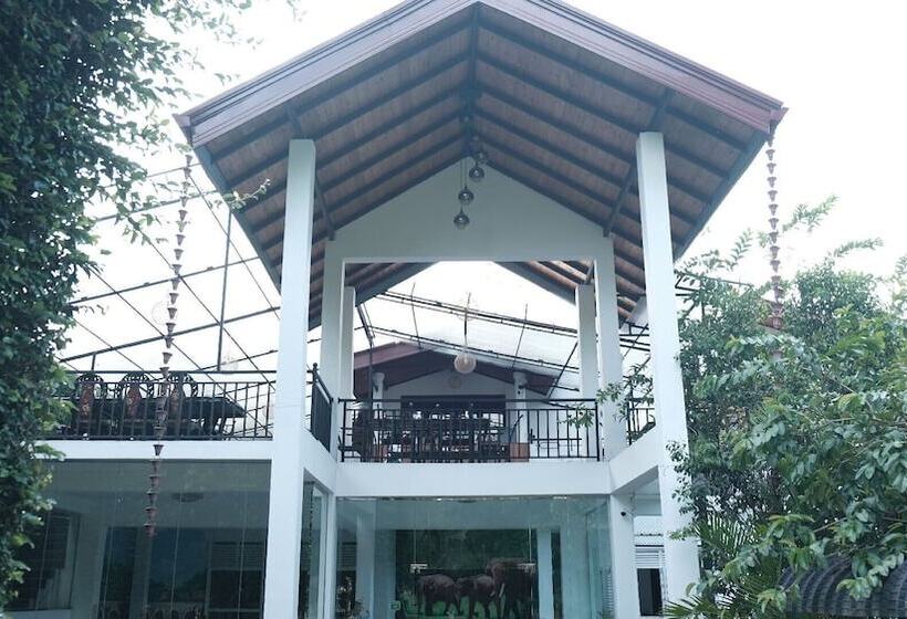 Отель Sangrilla Holiday Resort