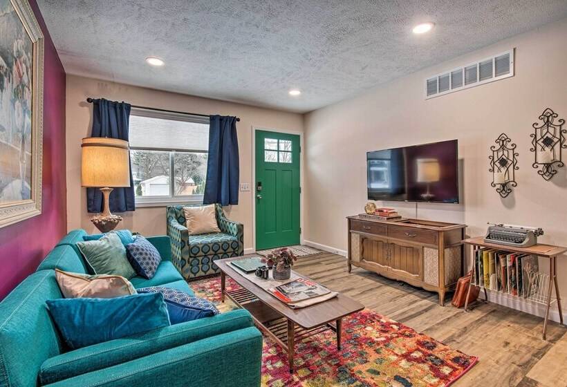 Ideally Located House   9 Mi From Route 66!