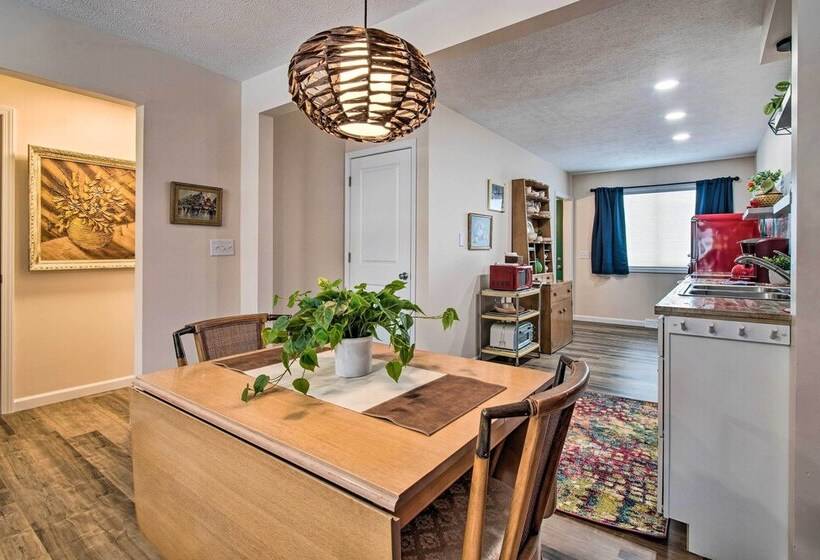 Ideally Located House   9 Mi From Route 66!
