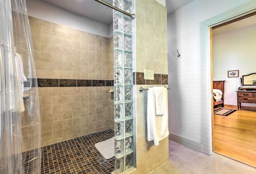 Johnson City Home W/ Hot Tub   Close To Wineries!