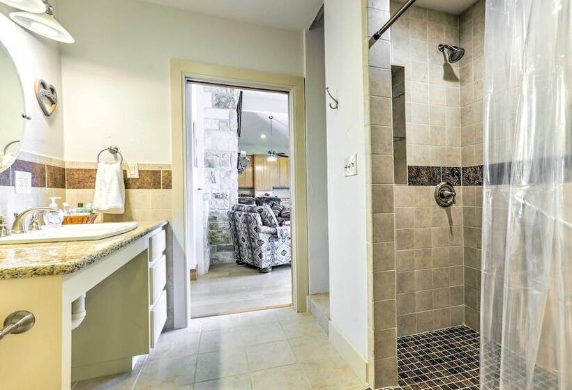 Johnson City Home W/ Hot Tub   Close To Wineries!