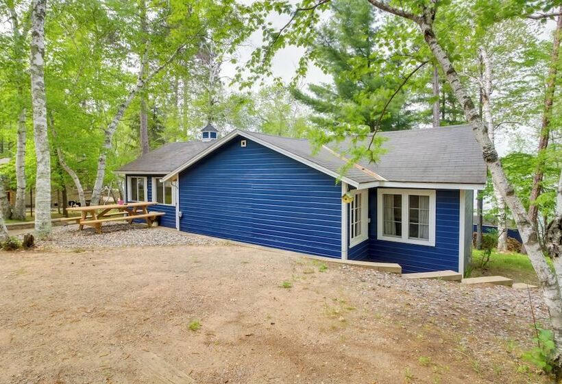 Lakefront Cabin W/ Deck, Games, & Views!