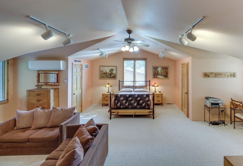 Large Home On Lake Edward W/ Deck & Fire Pit!