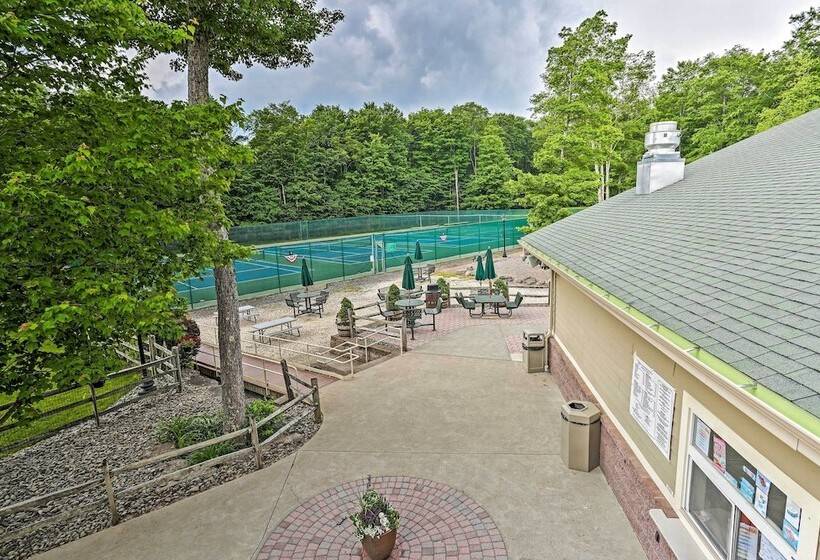 Lovely Poconos Cabin W/ Resort Amenities!