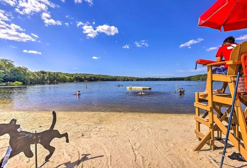 Lovely Poconos Cabin W/ Resort Amenities!