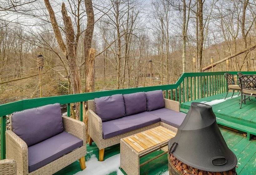 Lovely Poconos Cabin W/ Resort Amenities!