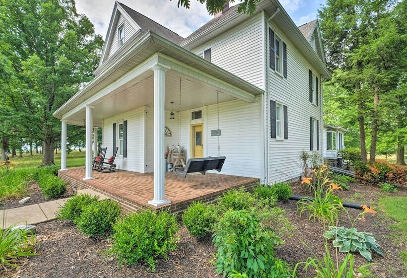 Lush, Modern Farmhouse W/ Mtn Views & Sunroom