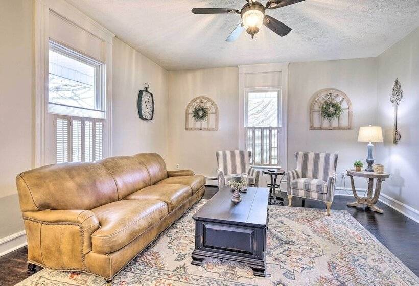 Lush, Modern Farmhouse W/ Mtn Views & Sunroom