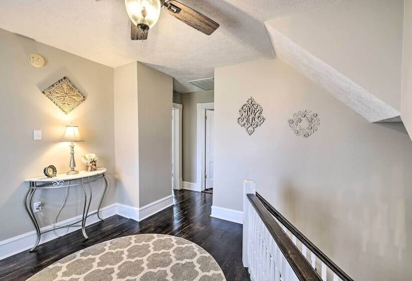 Lush, Modern Farmhouse W/ Mtn Views & Sunroom