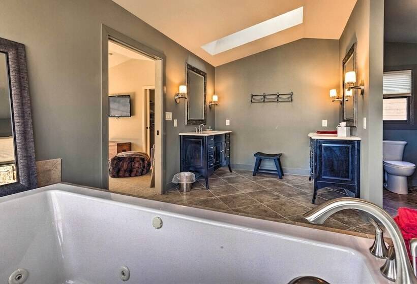 Luxe Rumbling Bald Home W/ Deck & Mountain View