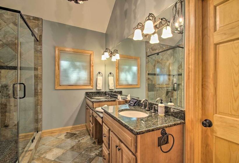 Luxe Wintergreen Resort Escape W/ Hot Tub!